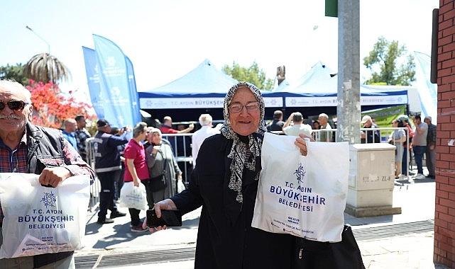 Aydın Büyükşehir Belediyesi Binlerce Fideyi Nazilli'de Vatandaşlara Dağıttı