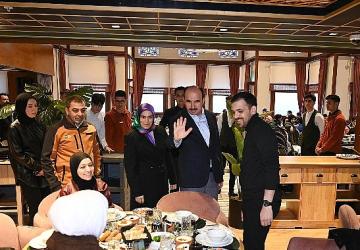 Başkan Altay Konya'daki Gazzeli Ailelerle İftar Sofrasında Buluştu