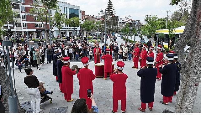 Konya Büyükşehir Mehter Takımı İle Şehrin Meydanlarında Mehter Coşkusu Sürüyor