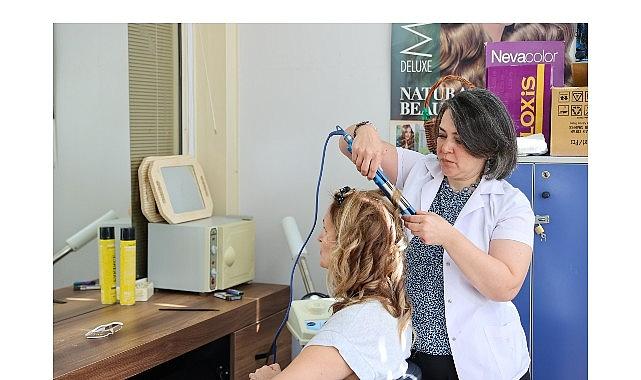 Buca Belediyesi'nin kursları kadınlara kariyer kapılarını açıyor