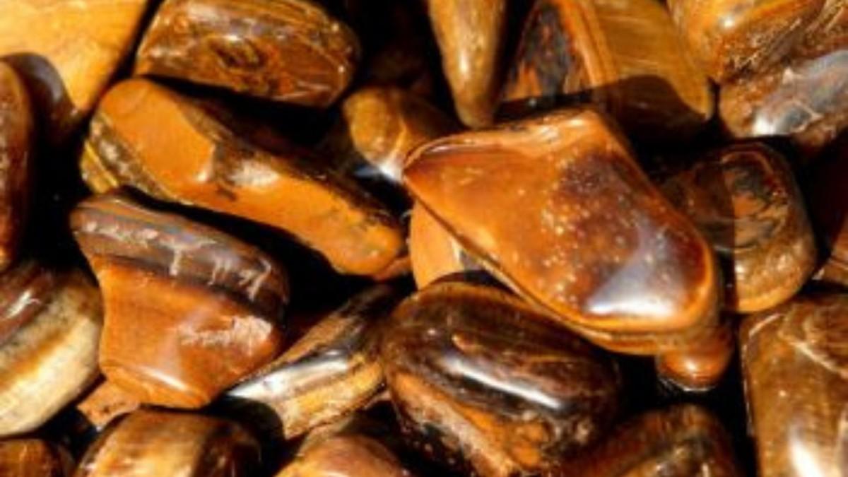 Güç, cesaret ve koruyuculuk sembolü: Kaplan gözü taşı nedir, hangi anlamlarla ilişkilendiriliyor?