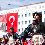 Manisa'da 19 Mayıs Coşkusu Cumhuriyet Meydanı'na Taştı