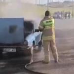 Besni’de seyir halindeki araçta yangın paniği