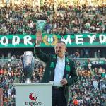 Büyükakın, hem Kocaelispor'u, hem de taraftarı kutladı