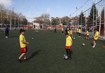 Başkan Altay: “28 İlçemizde Kış Spor Okulumuza Katılan 13 Bin Öğrencimize Başarılar Diliyorum"