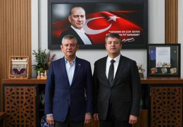 CHP Genel Başkanı Özgür Özel, Adıyaman Belediyesi’ni ziyaret etti - Videolu Haber