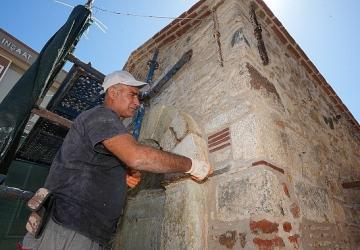 Gaziemir'in tarihi Çift Çeşme'si aslına uygun şekilde yenileniyor