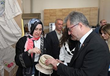 Demirtaş'ta OSMEK Kursiyerlerinin El Emeği Sergilendi