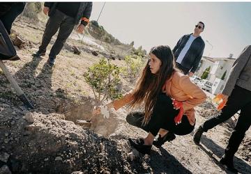 Çeşme'de 411 fidan, binlerce adım, tek bir söz: “İstanbul Sözleşmesi yaşatır"