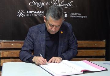 CHP Genel Başkanı Özel, ‘Unutmayacağız’ çadırında anı defterini imzaladı - Videolu Haber