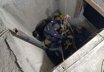 Adıyaman’da inşaat boşluğuna düşen işçiler kurtarıldı - Videolu Haber