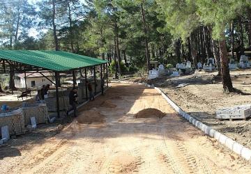 Büyükşehir'den Manavgat'ta mezarlıklarda çalışma