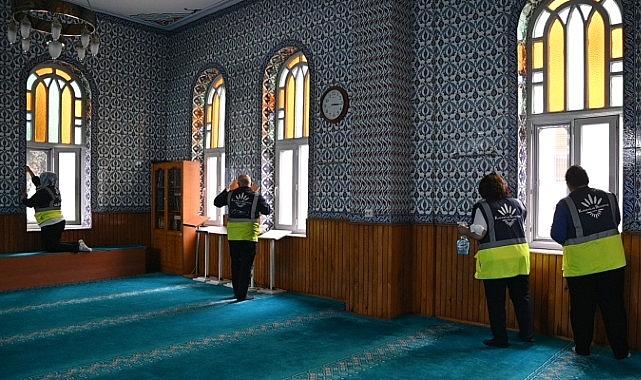 Karabağlar'da Camilere Ramazan Temizliği