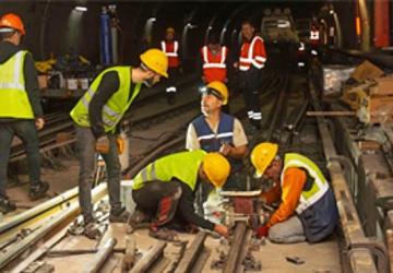 Bornova'da metro hattında raylar yenileniyor