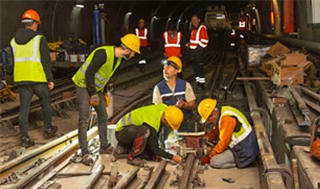 Bornova'da metro hattında raylar yenileniyor