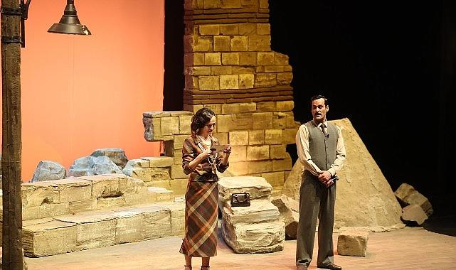 Bakırköy Belediye Tiyatroları'nda Yeni Dönem: 'Ay Tedirginliği' Galasında Yıldızlar Geçidi!