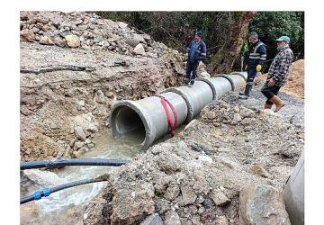 Alanya'da tıkanan menfezler Büyükşehir ekiplerince açıldı