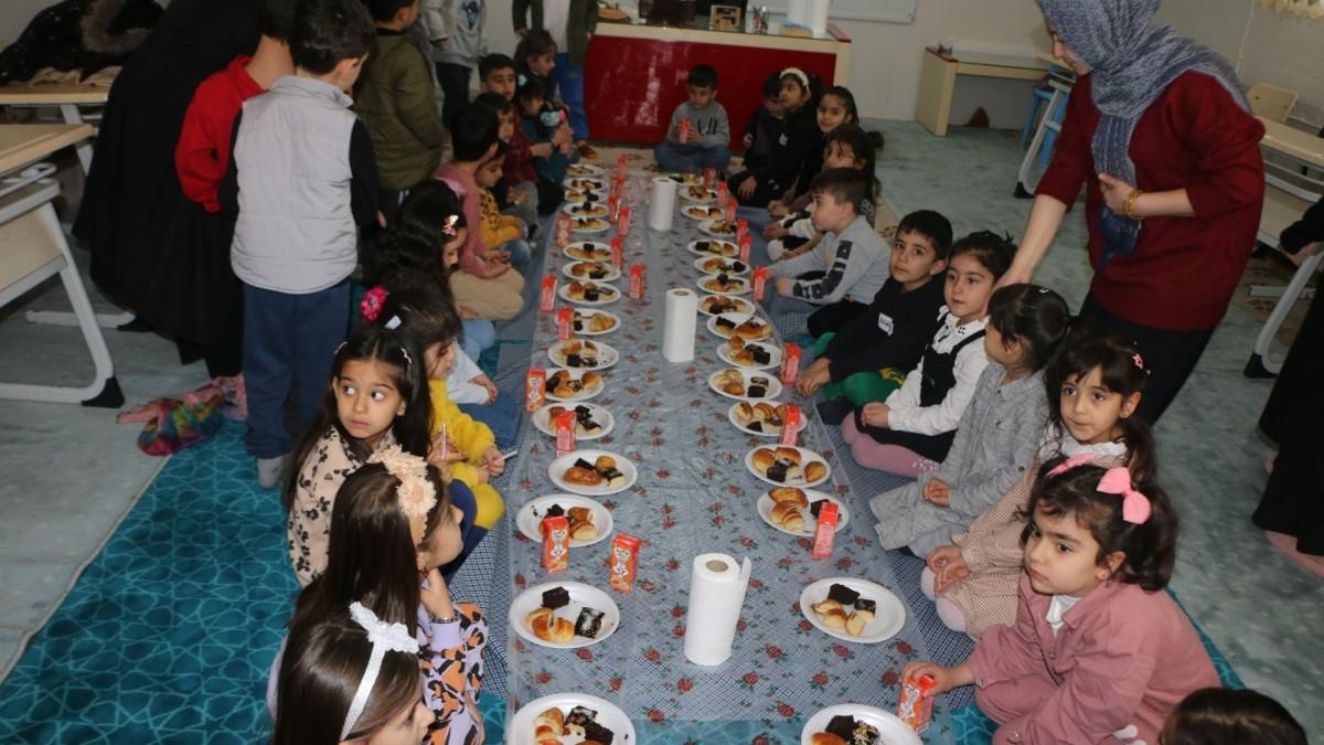 Anasınıfı Öğrencileri Niyazi Mısri Camii’nde Tekne Orucu Açtı - Videolu Haber