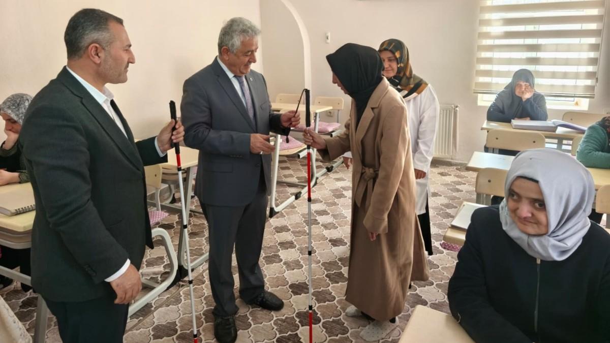 İl Müftüsü Mevlüt Haliloğlu’ndan Görme Engelliler Kur'an Kursu’na ziyaret