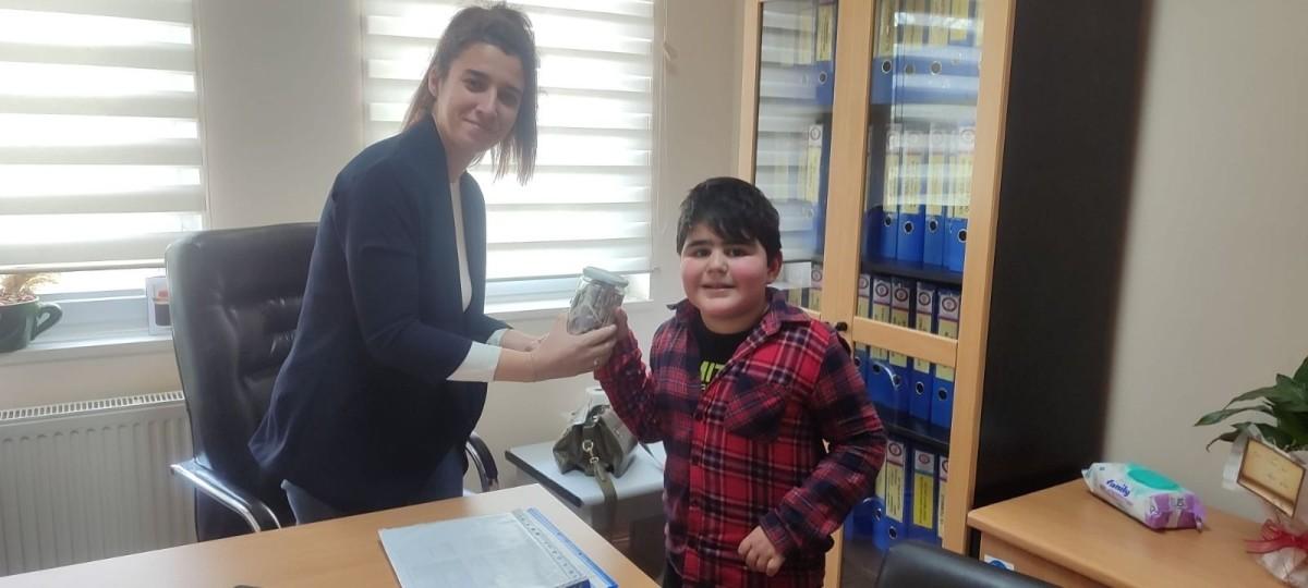 Adıyamanlı minik öğrenci harçlıklarını biriktirdi, ihtiyaç sahiplerine umut oldu