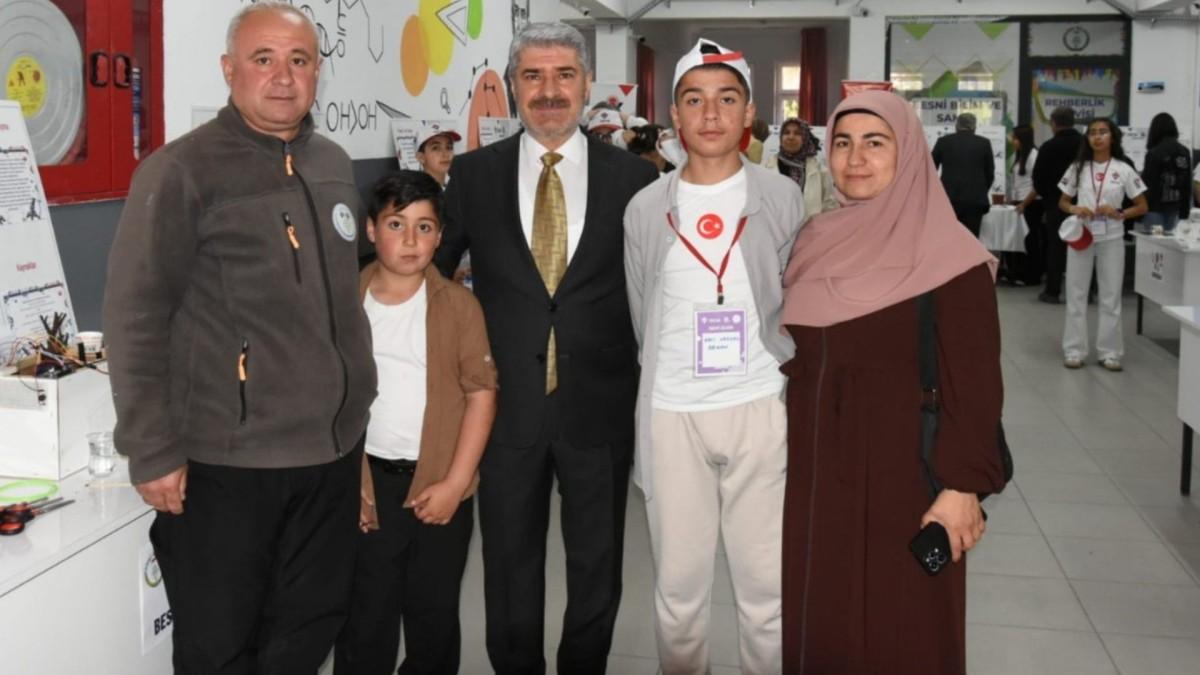 Başkan Alkan, TÜBİTAK 4006 Bilim Fuarı’nı ziyaret etti