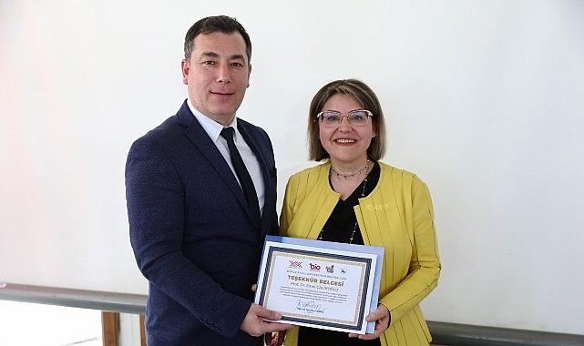 DEÜ Bilim Kafe Sohbetleri'nin 6'ncı Buluşmasında “Bilimin Işığında Güneşten Nasıl Korunmalıyız?" Konuşuldu