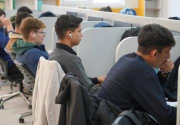 Adıyaman’da öğrenciler ‘Yaşayan Kütüphane’ ile konforlu ve dijital çalışma imkanı buluyor - Videolu Haber