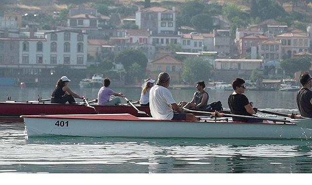 40 takım ve 700 sporcu, dört gün boyunca Sarımsaklı'nın mavi sularında kürek çekecek