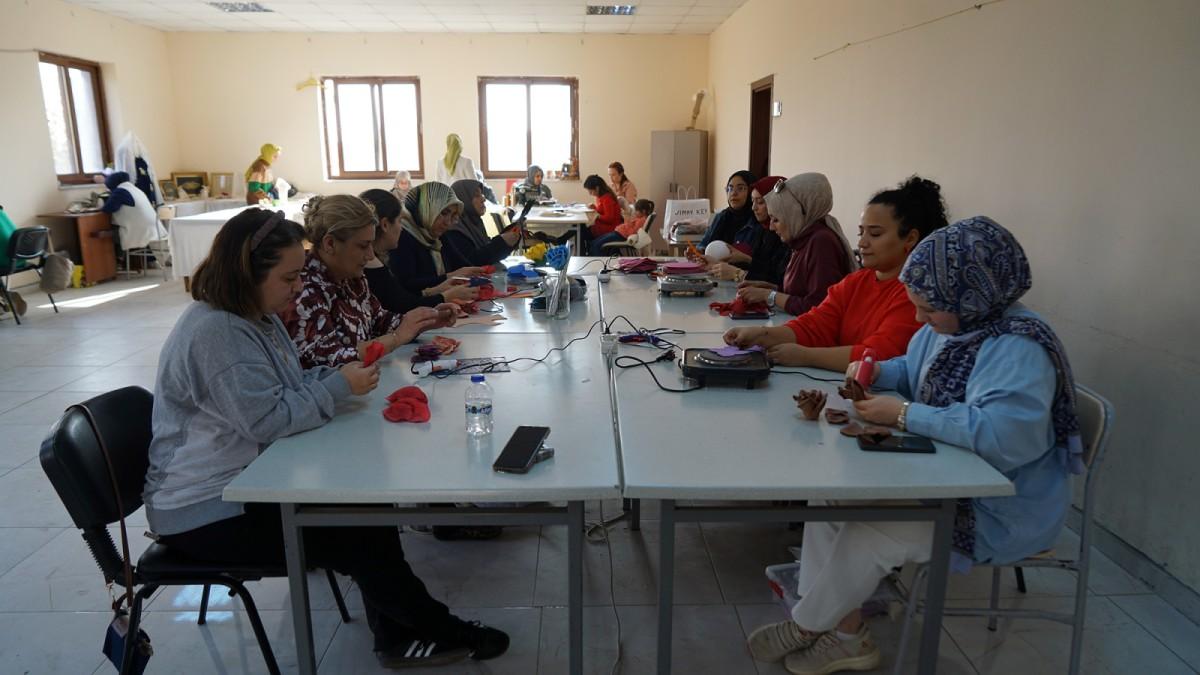 Kadınlar, Büyükşehir Atölyelerinde Sanatla Buluşuyor