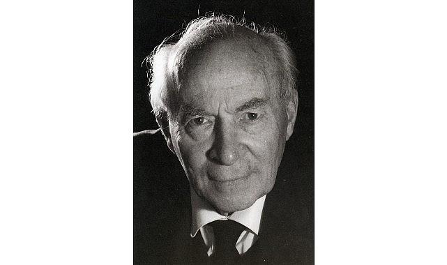 Muhsin Ertuğrul Kabri Başında Anılıyor