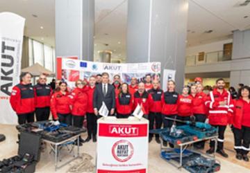 Başkan Tugay: Birden fazla yangın uçağı kiralamaya hazırız