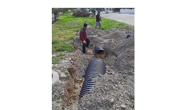 Edremit'te yağışlara karşı önlem: Narlı'da yağmur suyu hattı çalışmaları