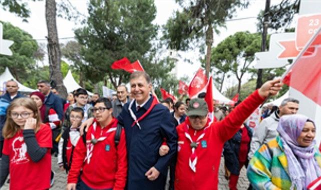 Başkan Tugay çocuklarla 23 Nisan coşkusunu paylaştı