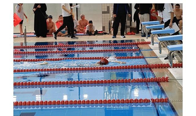 İBB'den Dünya Engelliler Günü'nde Anlamlı Yüzme Etkinliği