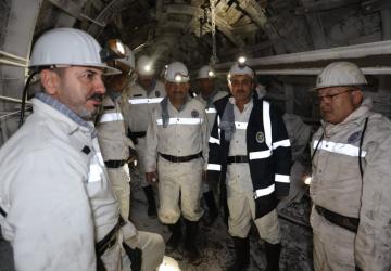 Bakan Yardımcısı Ahmet Aydın, Zonguldak’ta madencilerle yer altına indi
