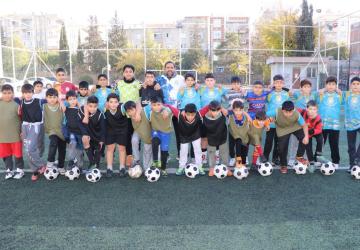 Haliliye Belediyesi’nin kış spor okullarında futbol eğitimleri sürüyor - Videolu Haber