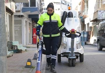 Konak'tan temizliğe pratik çözüm: Filler görev başında