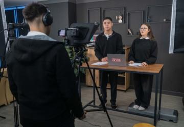 Meslek Liseli Öğrenciler Haber Sunarak Mesleki Becerilerini Geliştiriyor