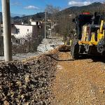 Alanya'da Büyükşehir'in yol mesaisi sürüyor