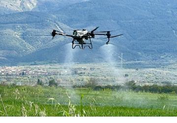 Başkan Çerçioğlu'nun Tarıma ve Üreticilere Destekleri Sürüyor: Tarlalar Drone ile Ücretsiz Gübreleniyor