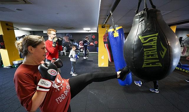 Bucalı kadınlar şiddete karşı kick boks öğreniyor