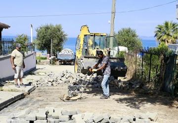 Burhaniye'de Yol Çalışmaları Tüm Hızıyla Devam Ediyor