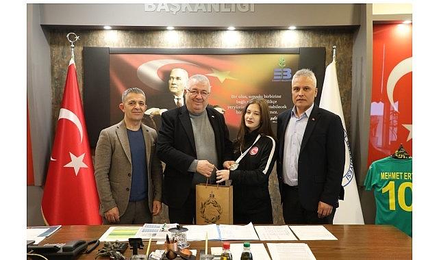 Edremit'in gururu Ecrin Yanıt'tan bir Türkiye Şampiyonluğu daha