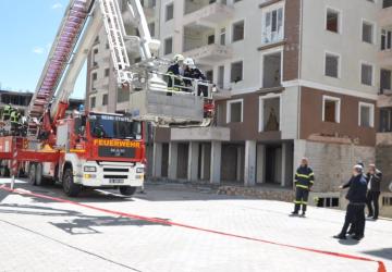 Besni İtfaiyesi'nin gerçeği aratmayan yangın tatbikatı