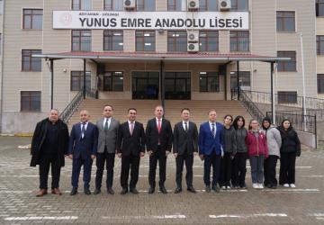 İl Millî Eğitim Müdürü Ali Tosun, Gölbaşı Yunus Emre Anadolu Lisesini Ziyaret Etti