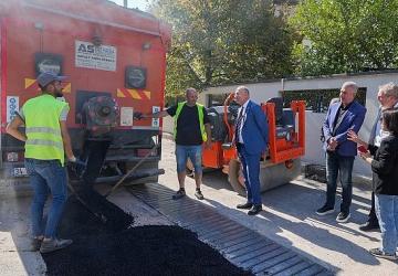 Gaziemir'de 32 bin 191 metrekarelik alandaki yol ve kaldırımlar yenilendi