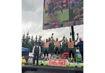 Kemer Belediye güreşçileri kürsüye çıktı