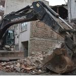 Gemlik'te Metruk Bina Temizliği Devam Ediyor