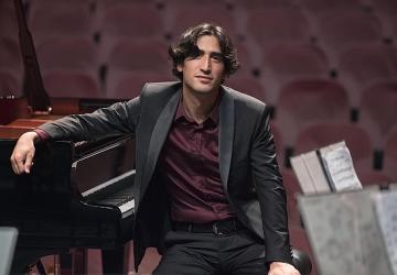 Şef Giuseppe Mengoli ve piyanist Cem Babacan İstanbul Devlet Senfoni Orkestrası sahnesinde buluşuyor