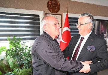 Emekli personelden Başkan Topaloğlu'na veda ziyareti